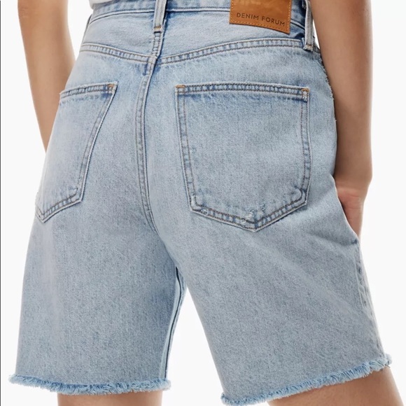 Aritzia Denim Forum Loose Mid-Thigh Short in Light Denim - Picture 4 of 9